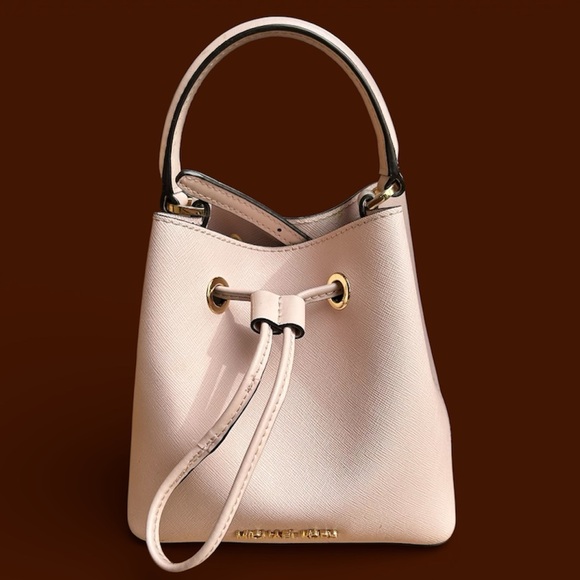 Michael Kors Handbags - Michael Kors Cream Suri Saffaino Crossbody Bag EUC